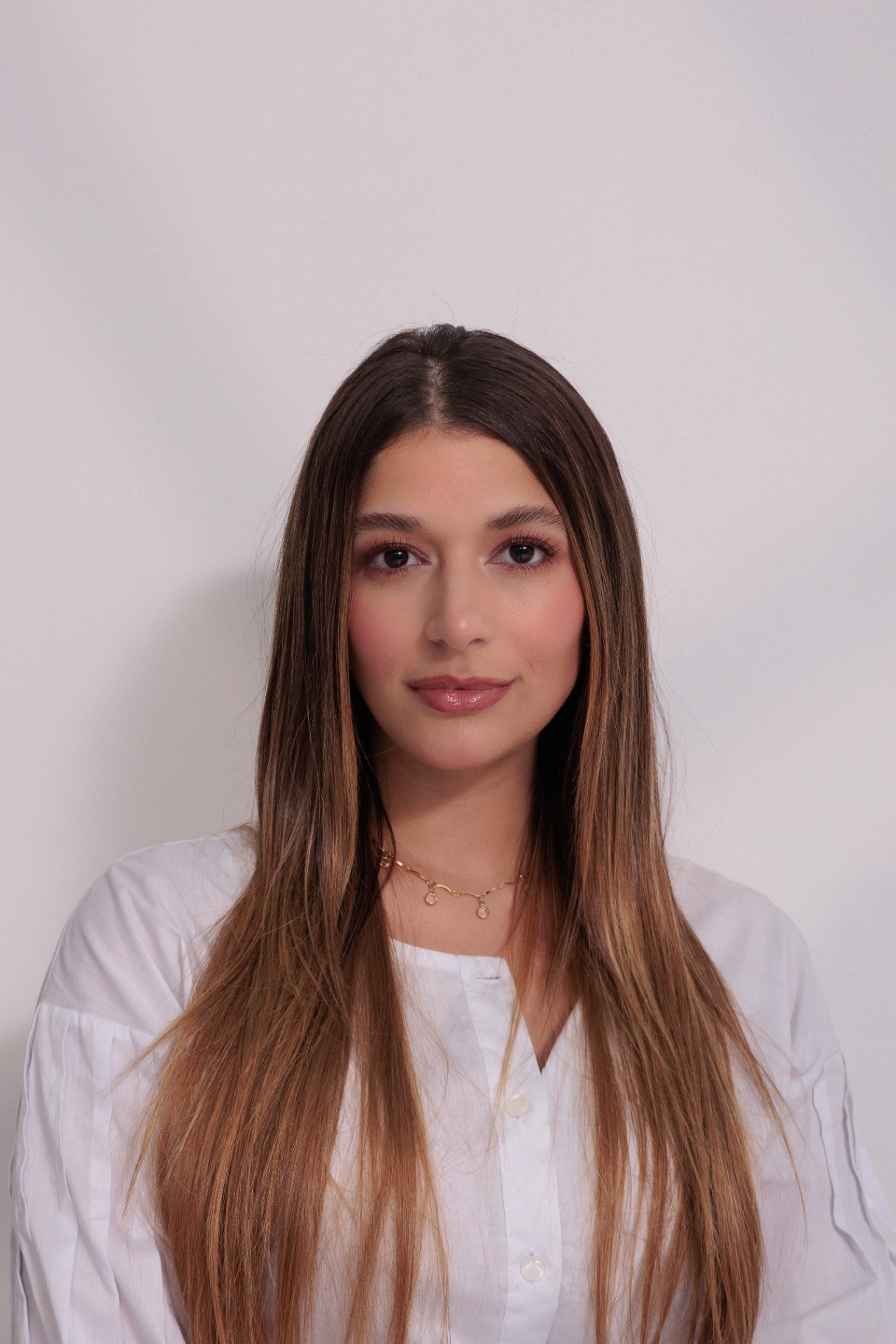 Headshot of Lara, founder of Lacom Studios